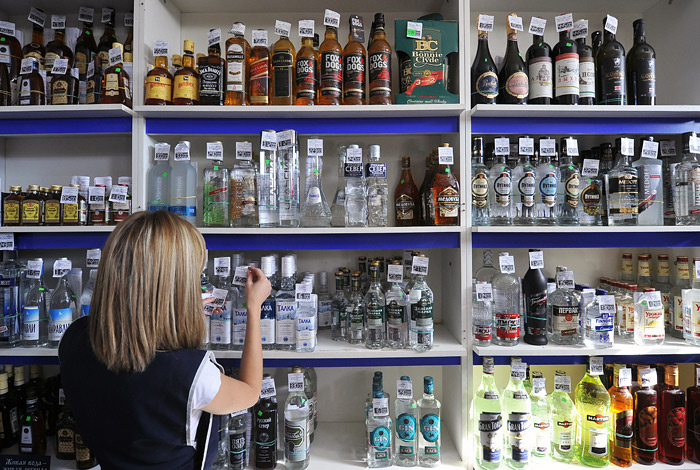 Минимальную цену на водку попросили поднять на 25%