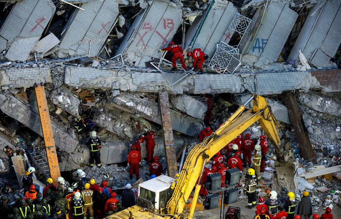 Число жертв землетрясения на Тайване достигло 18 человек