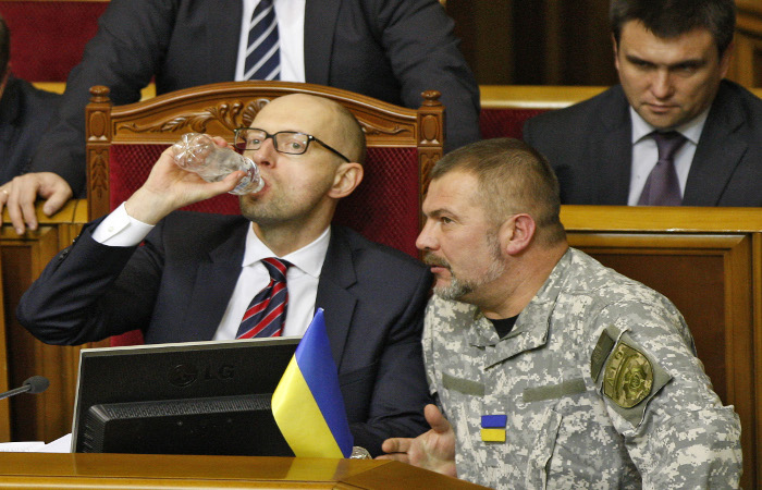 Голосование за доверие кабинету Яценюка назвали спектаклем