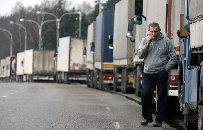 РФ полностью приостановила транзит украинского грузового транспорта