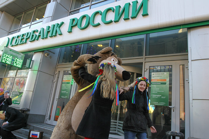 Во Львове возбуждены дела в связи с поджогами трех отделений банков