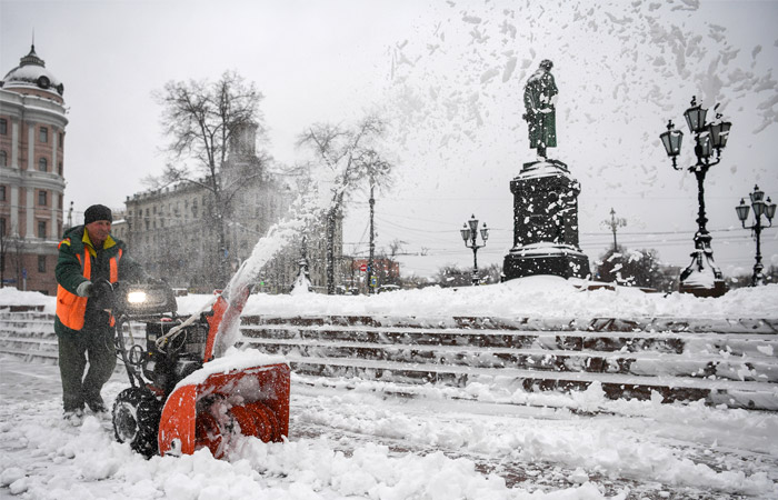 На ликвидацию последствий снегопада в Москве уйдет несколько суток