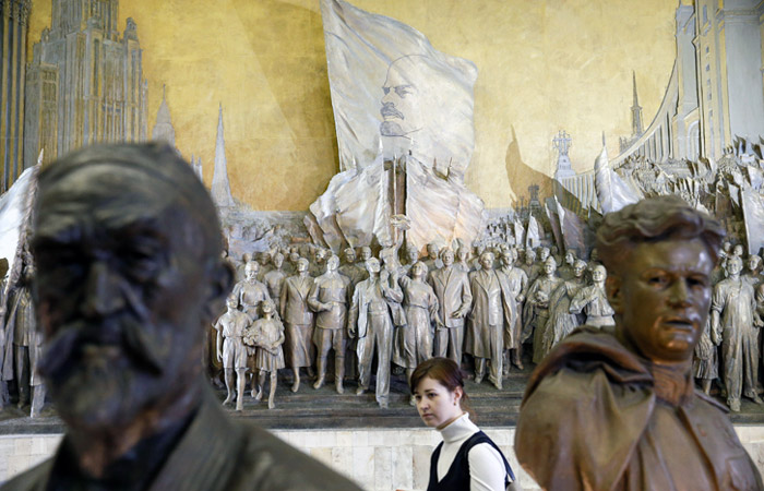 Горельеф Вучетича в павильоне "Центральный" на ВДНХ открыт после реставрации