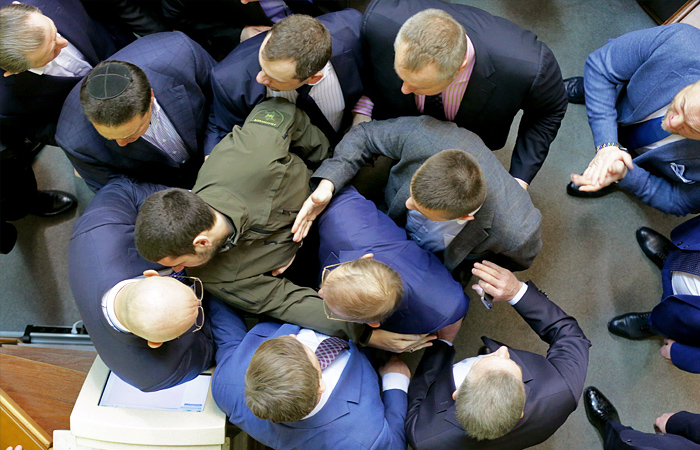 В парламенте Украины произошла потасовка