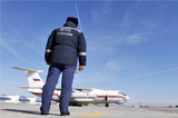 Самолет МЧС первым приземлился на ВПП ростовского аэропорта после ее ремонта