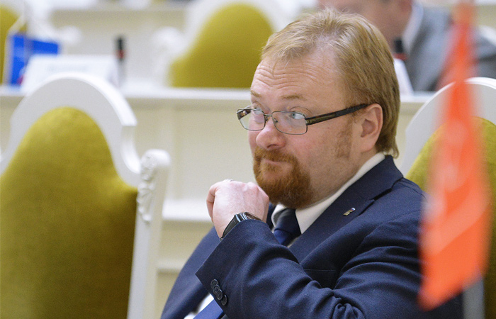 Милонов предложил "замораживать" профили покойников в соцсетях