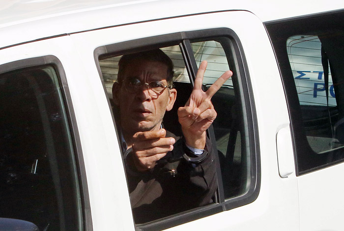 Угонщик египетского самолета взят под стражу на восемь дней