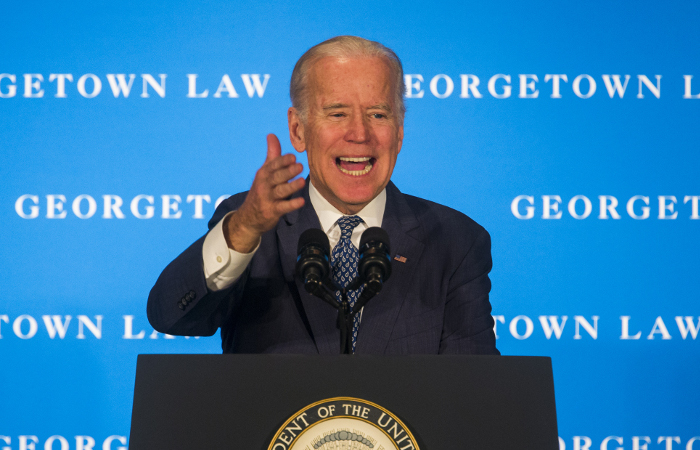 Байден заверил главу правительства Ирака в поддержке в борьбе с ИГ