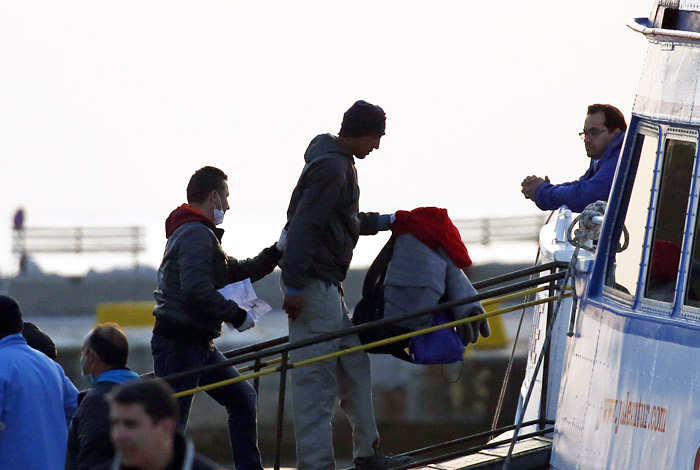 Греция начала возвращать в Турцию мигрантов в рамках соглашения