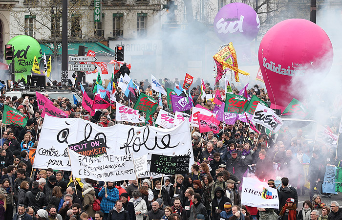 Манифестация профсоюзов в Париже закончилась беспорядками