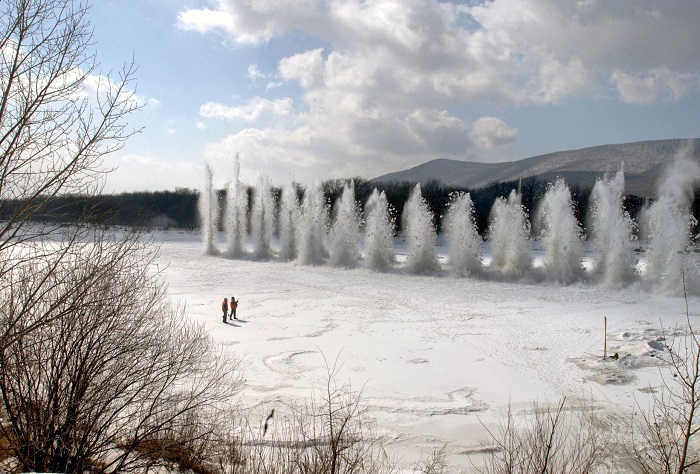 Пиротехники МЧС совершили около 80 подрывов ледовых заторов в Вологодской области
