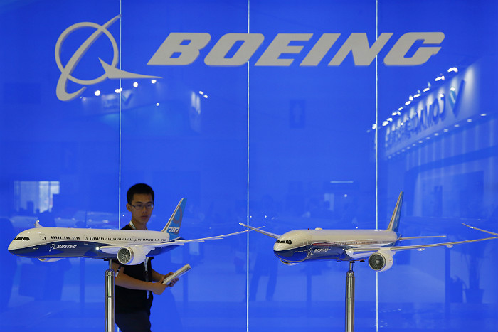 Использующим Boeing 787 компаниям предписали заменить на них двигатели