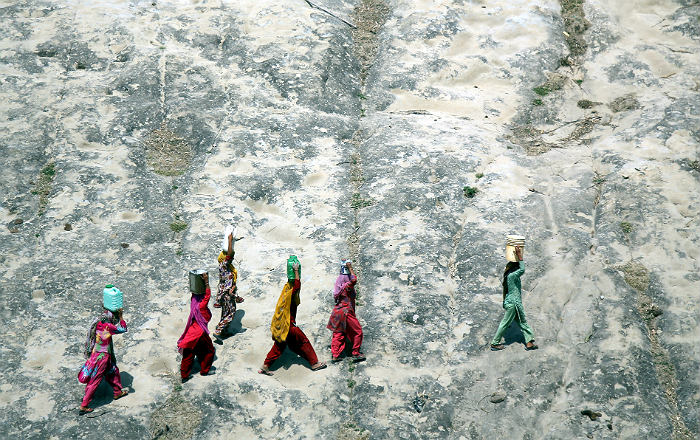 Из-за засухи в некоторых районах Индии запретили готовить пищу днем