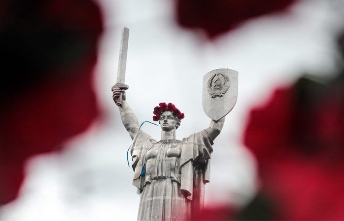 Монумент Родине-матери в Киеве декоммунизируют в этом году