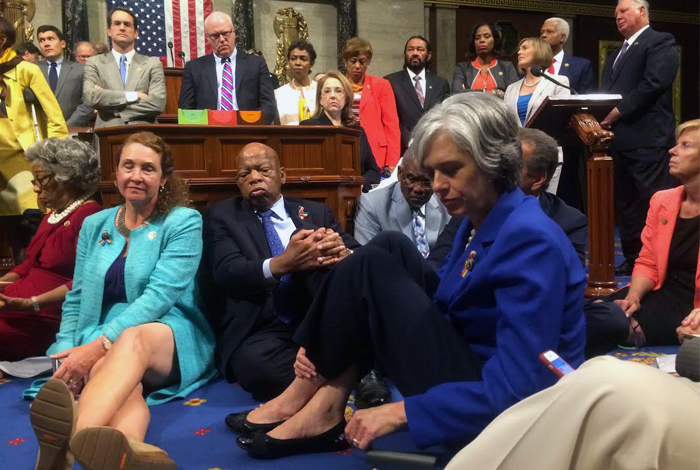 В работе Палаты представителей США объявлен перерыв из-за протеста демократов