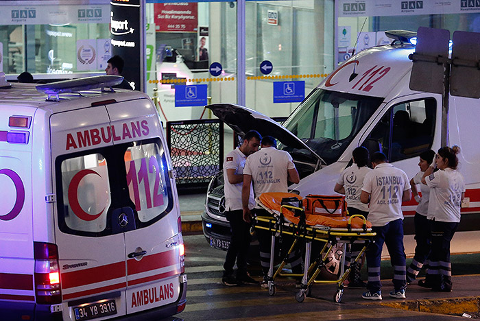 СМИ привели противоречивые данные о количестве жертв при теракте в Стамбуле