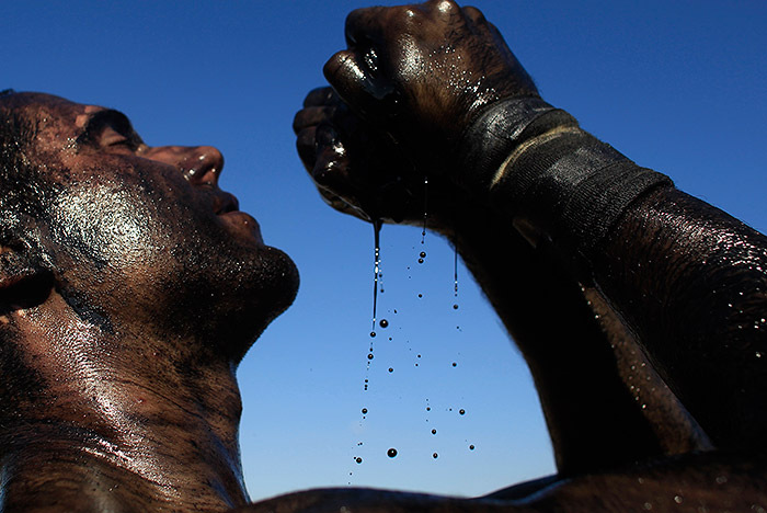 Нефть завершила квартал рекордным ростом за семь лет