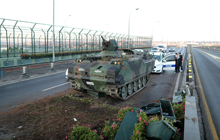 СМИ сообщили о задержании предполагаемого инициатора мятежа в Турции