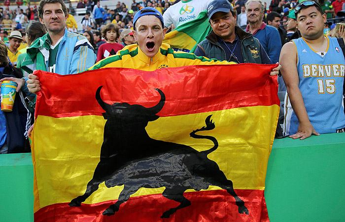 Испанский болельщик поддерживает теннисиста Рафаэля Надаля