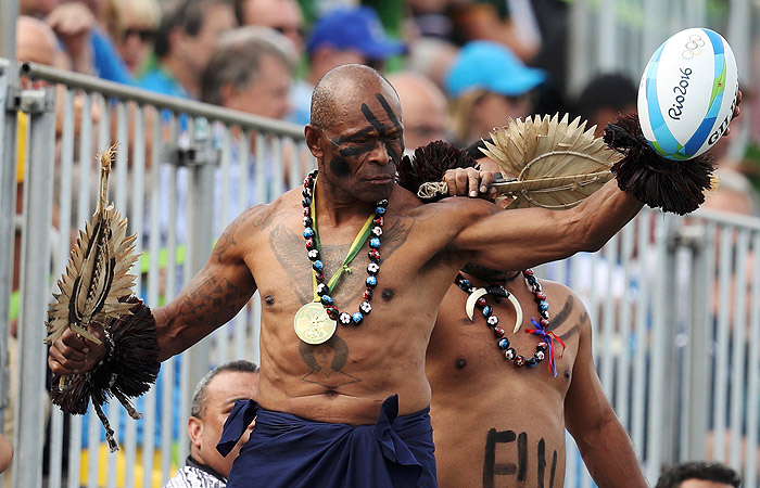 Фанаты Фиджи на игре по регби Фиджи - Япония