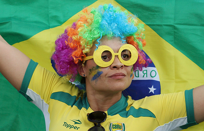 Бразильская фанатка на женском регби Бразилия - Колумбия