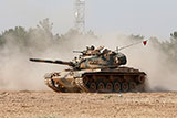 Турецкие танки после массированного обстрела пересекли сирийскую границу