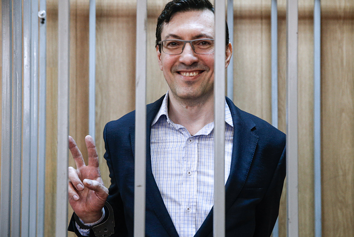 Националист Белов осужден на 7,5 лет за экстремизм и легализацию денег