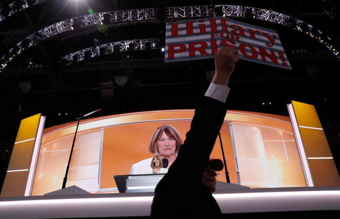 Суд запросил у госдепа США новые электронные письма Хиллари Клинтон