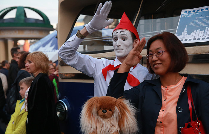 Во время праздничных гуляний на Тверской улице