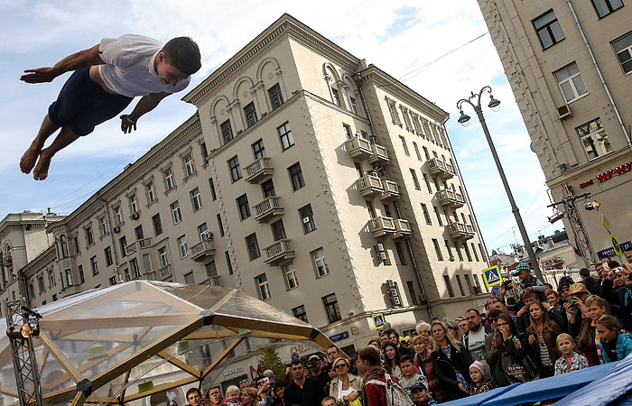 Праздничные гуляния на Тверской