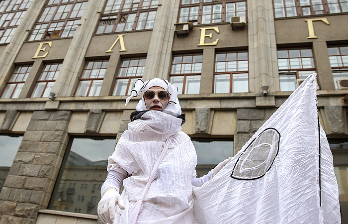 Участник праздничных гуляний на Тверской