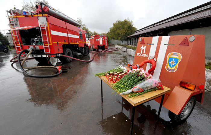 Семьям погибших в Москве пожарных выплатят по миллиону рублей