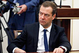 Медведев поручил провести приватизацию 19,5% акций "Роснефти" до конца года