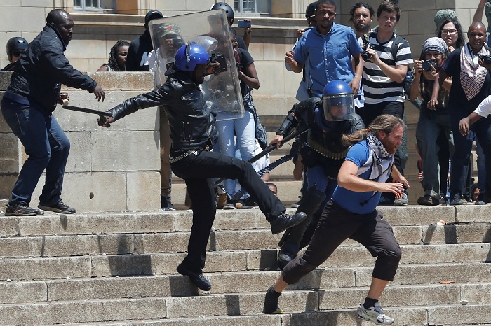 Столкновения между студентами и полицией прошли в Йоханнесбурге