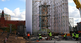 Установка памятника князю Владимиру в Москве