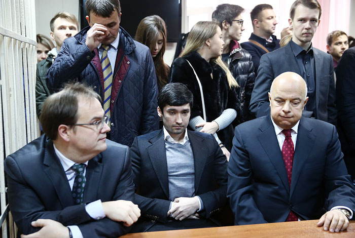 Суд признал виновными участников гонки на "Гелендвагене" в Москве