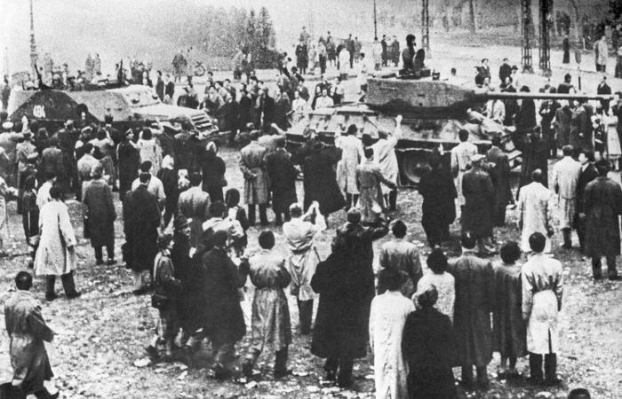 Менее половины россиян знают об антисоветском восстании в Венгрии 1956 года