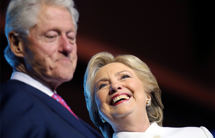 Российские СМИ взяли новость о разводе четы Клинтон с фейкового сайта