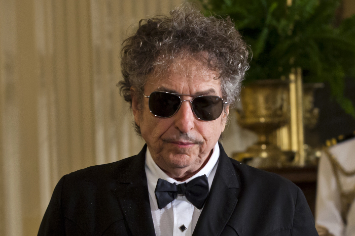 Боб Дилан получит Нобелевскую премию во время концерта в Швеции