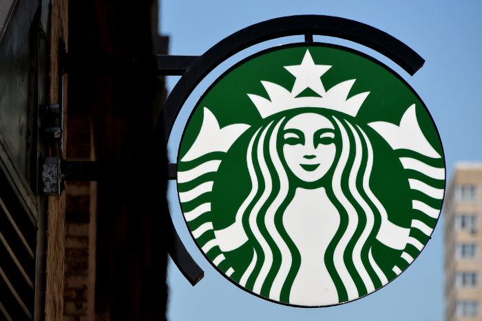 Сторонники Дональда Трампа устроили акцию против сети кофеен Starbucks