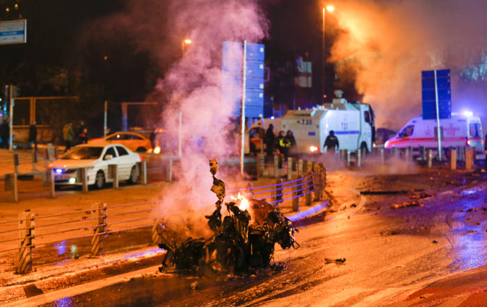 Рядом со стадионом в Стамбуле произошел взрыв