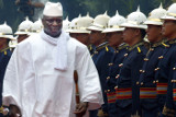 Президент Гамбии отказался признавать поражение на выборах и отменил их