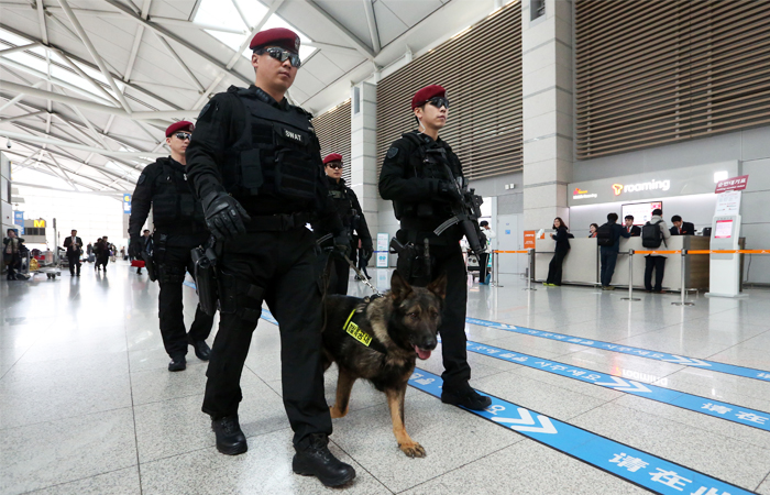 МИД РФ сообщил о задержании 24 россиян в аэропорту Сеула