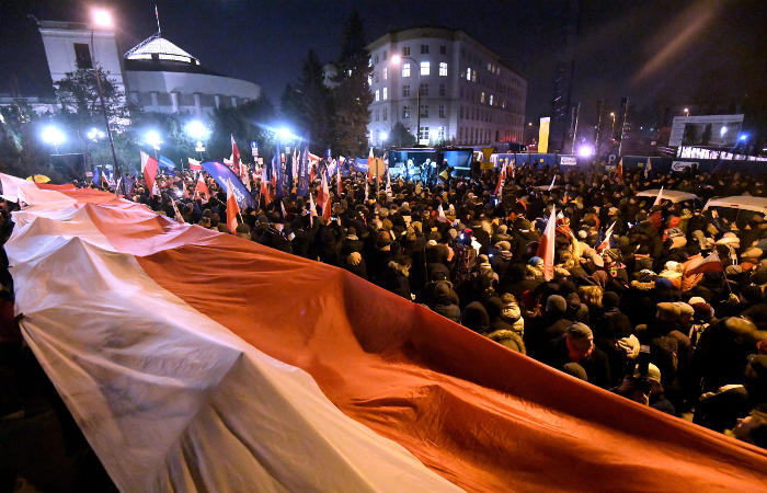 Жители Варшавы заблокировали выход из сейма