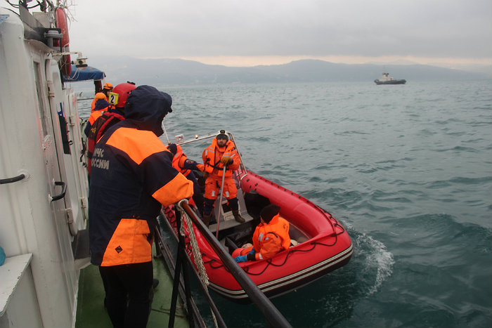 Поднято тело 11-го погибшего в катастрофе Ту-154 над Черным морем