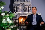 Медведев поздравил россиян с Новым годом