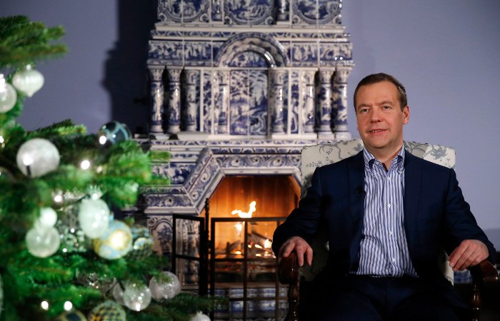Медведев поздравил россиян с Новым годом