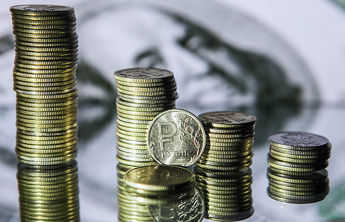 Доллар упал ниже 60 рублей впервые с конца июля 2015 года