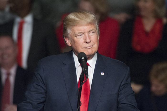 Трамп усомнился во взломе серверов Демпартии США Россией