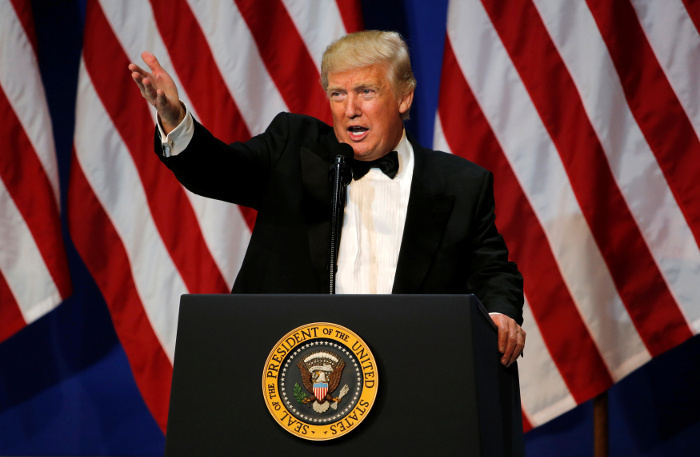 Трамп в первые дни у власти сосредоточится на вопросах торговли и иммиграции